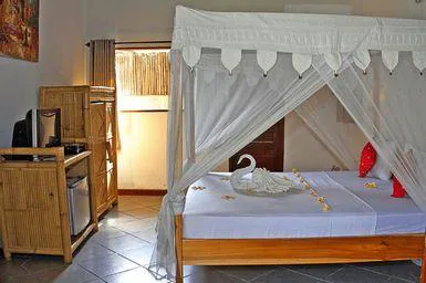 Pool view bungalow with canopy bed