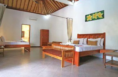 Large family room with two beds
