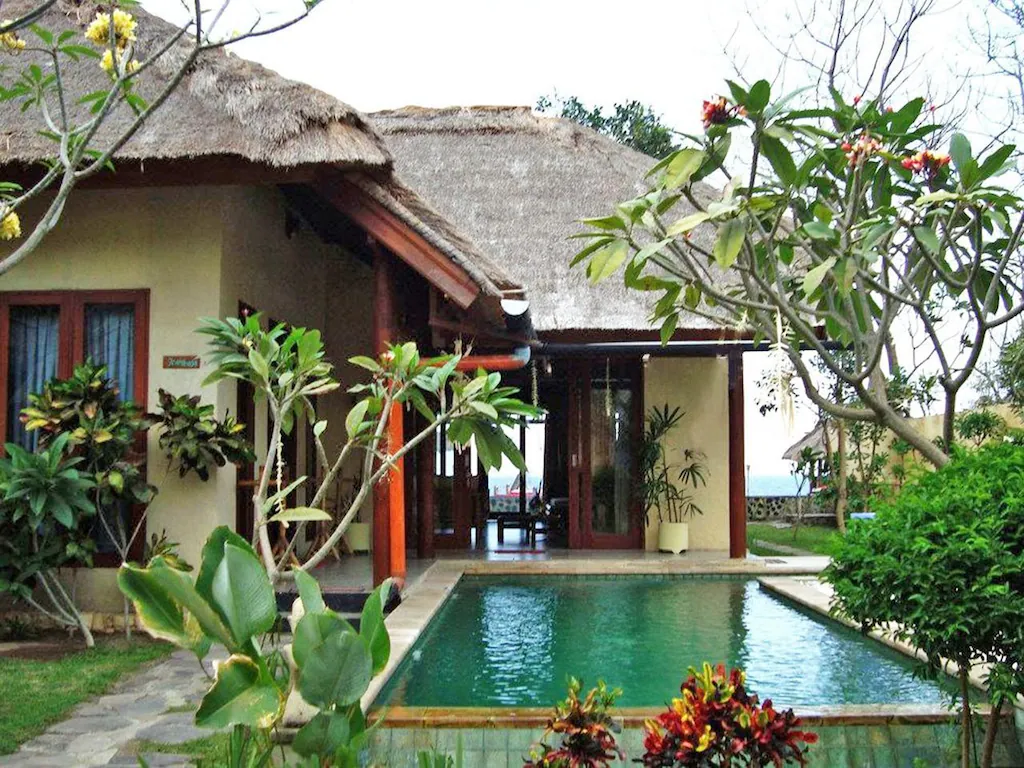 Private-pool bungalow with garden