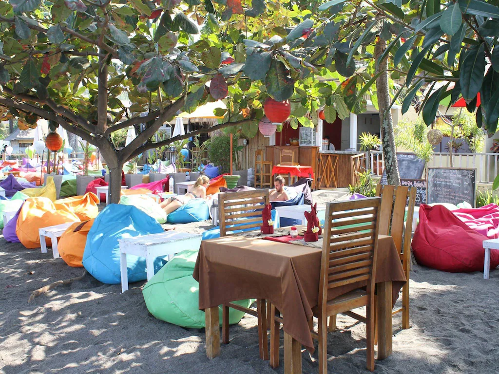 JOJO Beach Bar & Resto beachfront lounge under the trees