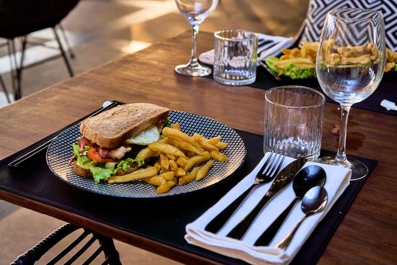 Wholegrain sandwich with egg, bacon and fries