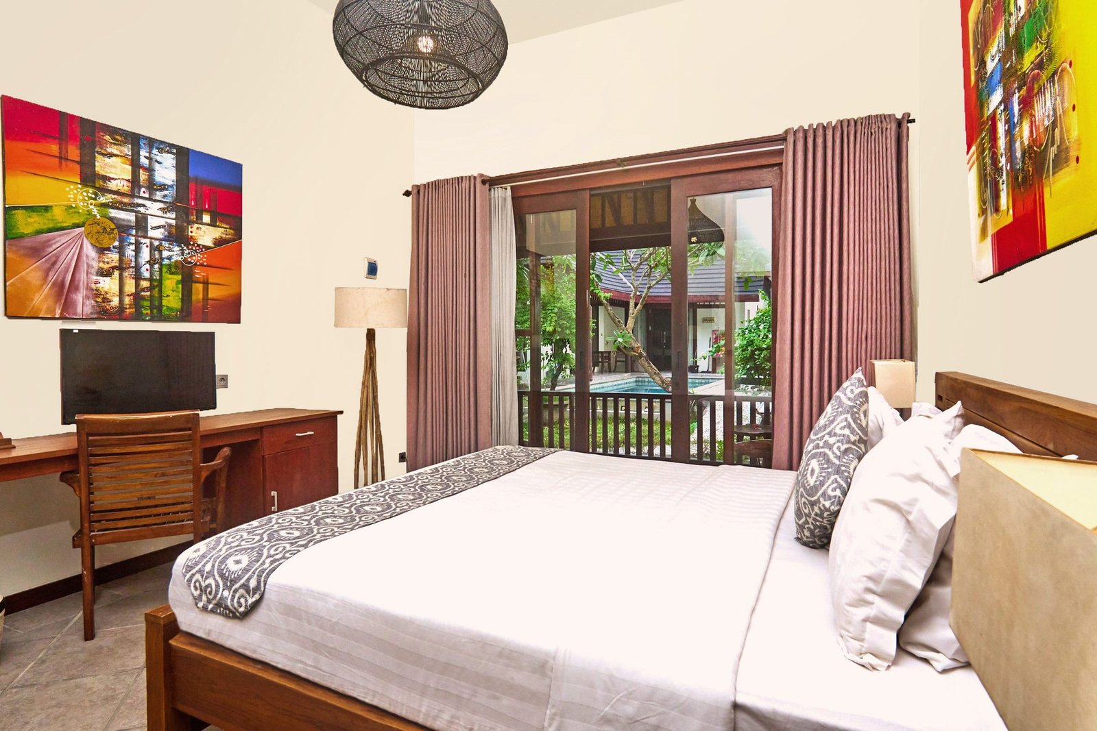 Bungalow Garden View bedroom with pool and garden view