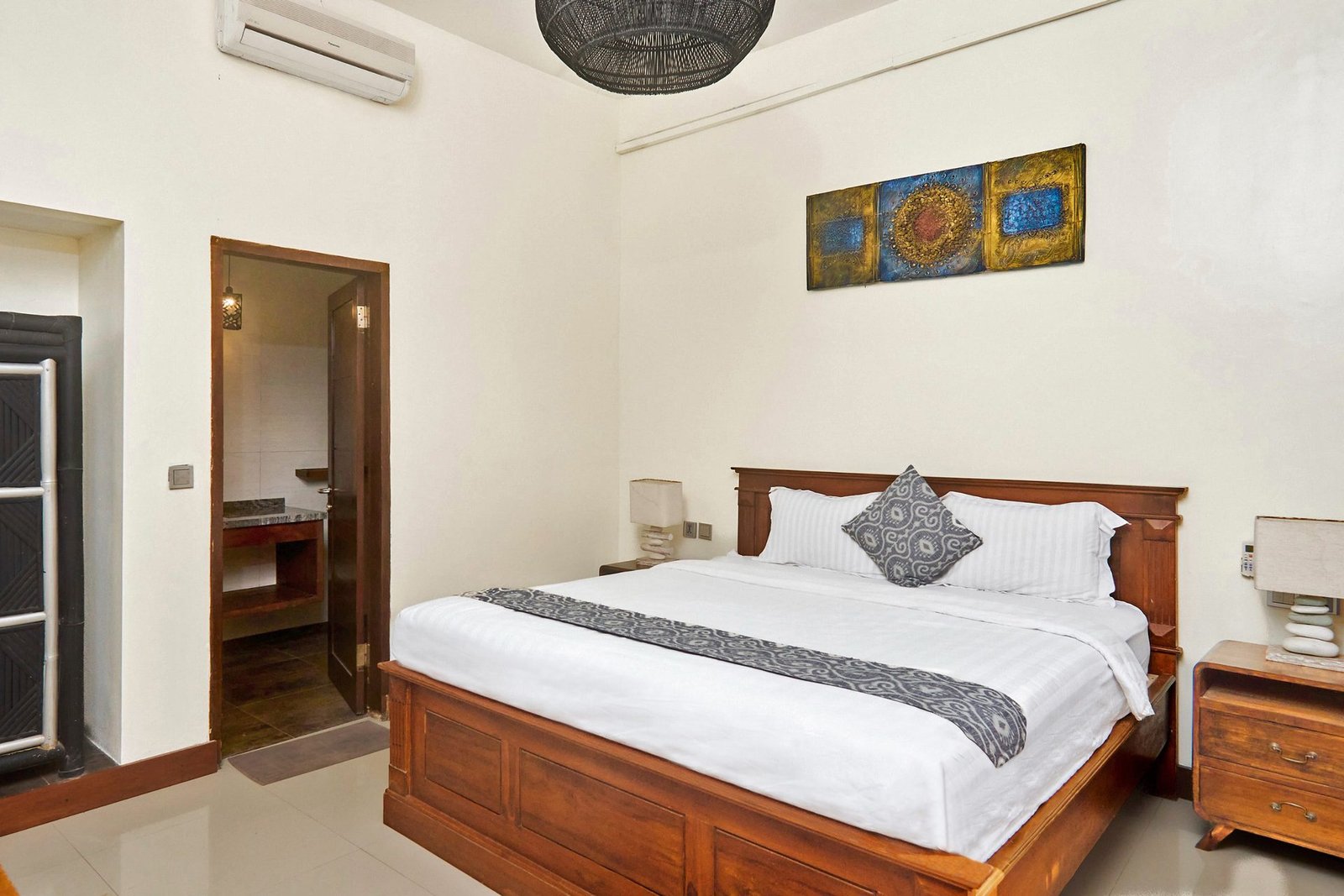 Standard Room bed and interior